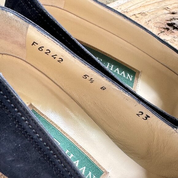 COLE HAAN WOMEN'S BLACK VELVET HEELS SIZE 5.5 - Picture 10 of 11